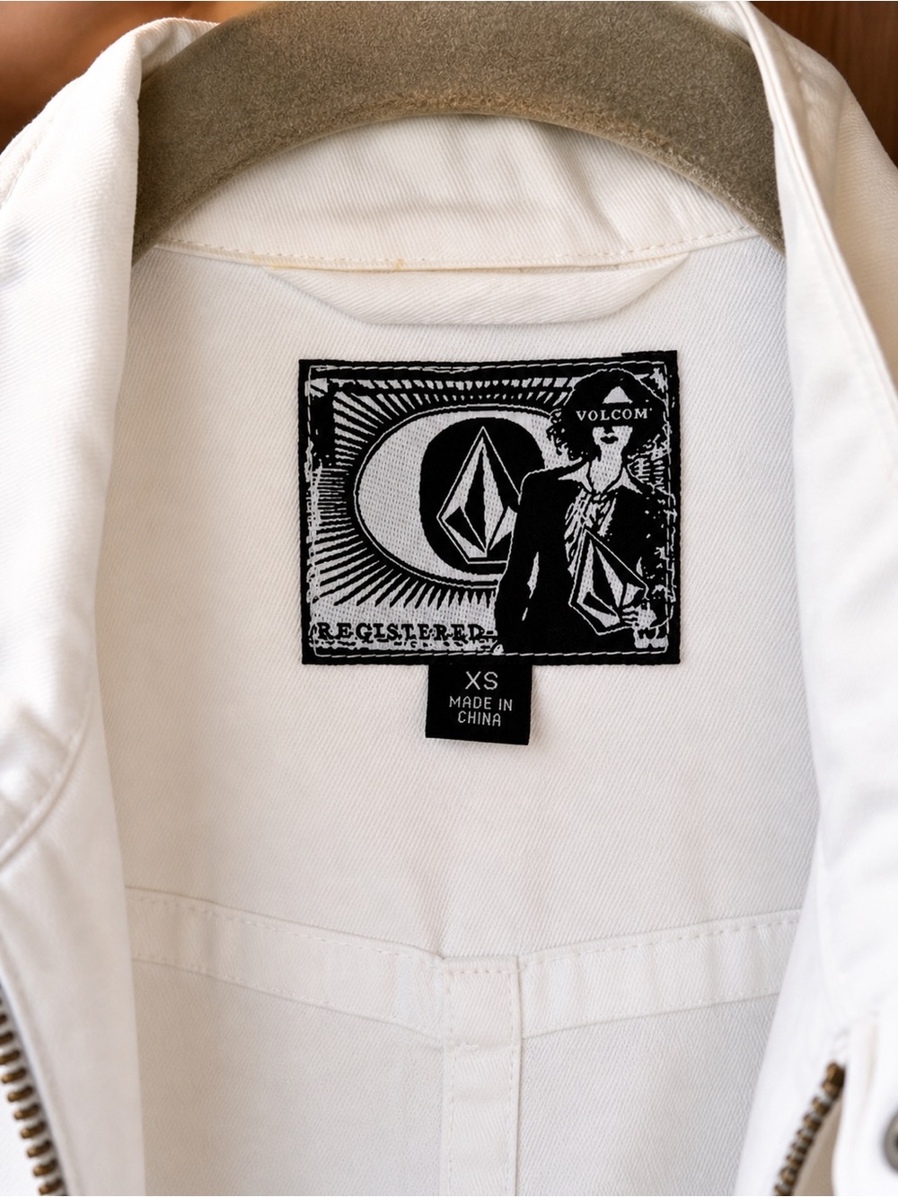 Like New 🌸 VolCom White Jacket - Beach Style Women's White Jacket - Picture 10 of 16